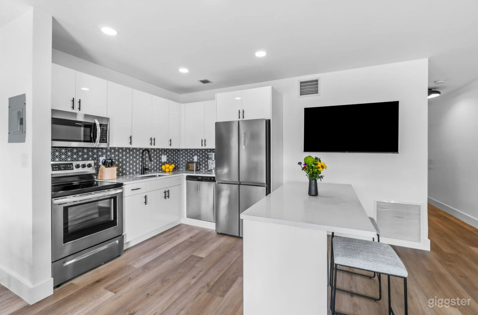 #261 Apt 2 1st Floor Apartment near the Beach  Photo 4