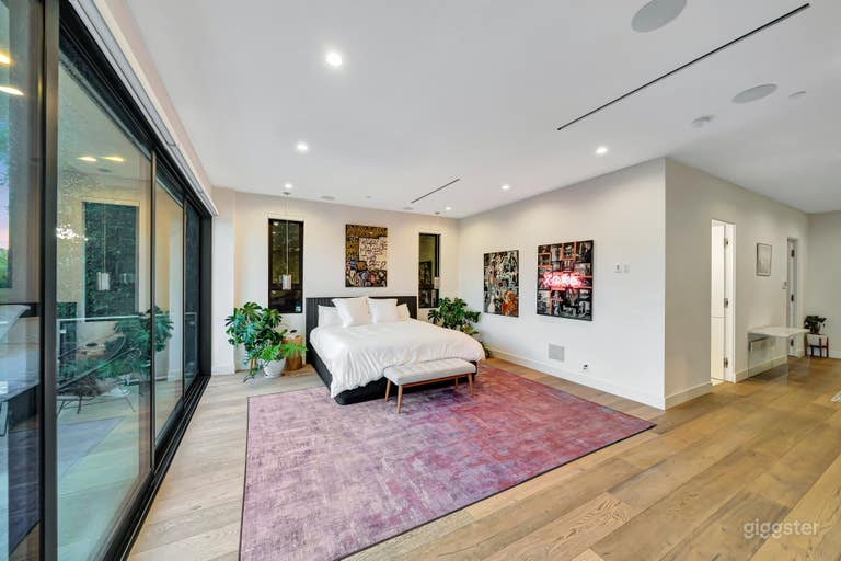  4-Story Hollywood Mansion w/ Downtown Skyline View 