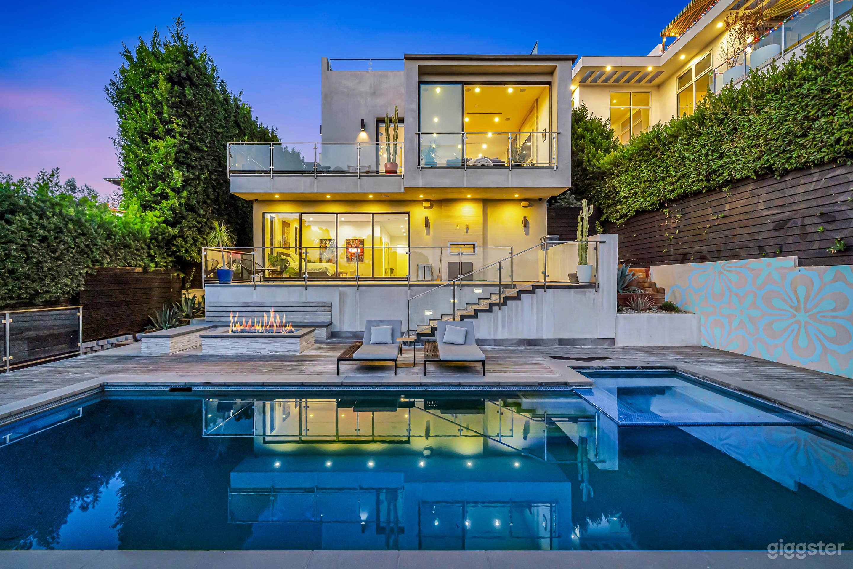 4-Story Hollywood Mansion w/ Downtown Skyline View Photo 2