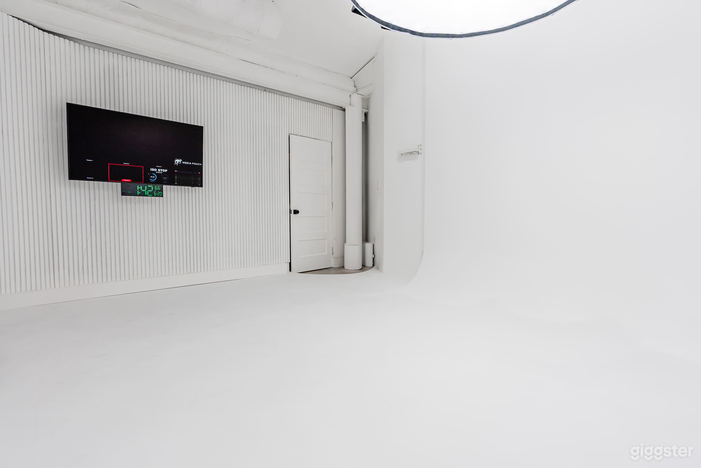 Photo/Video Cyc Wall Studio – RGB Lit Photo 2