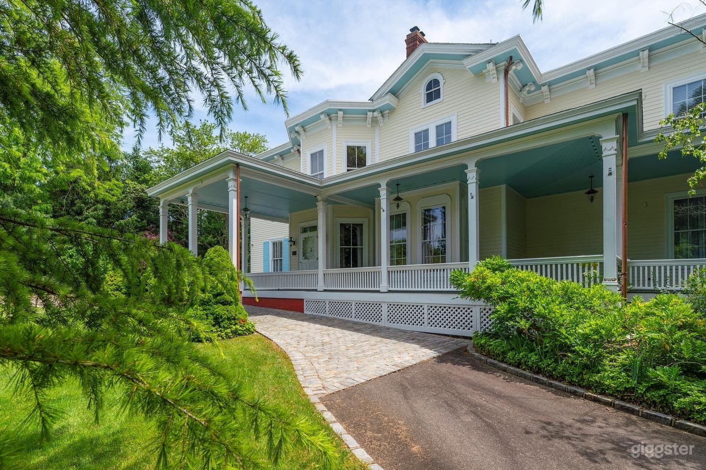 Renovated 1829 Historic Estate w Modern Elegance Photo 2