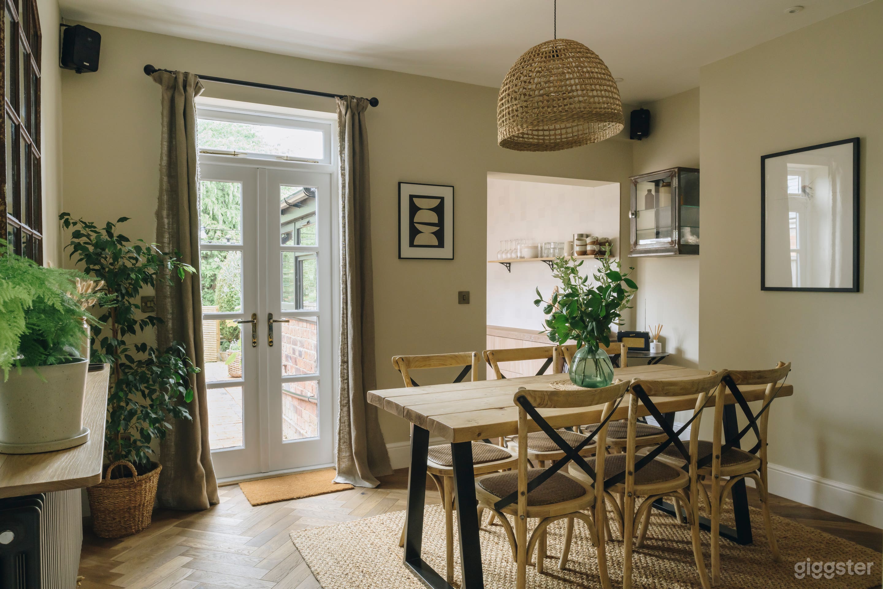 Unique and Vintage House Photo 4