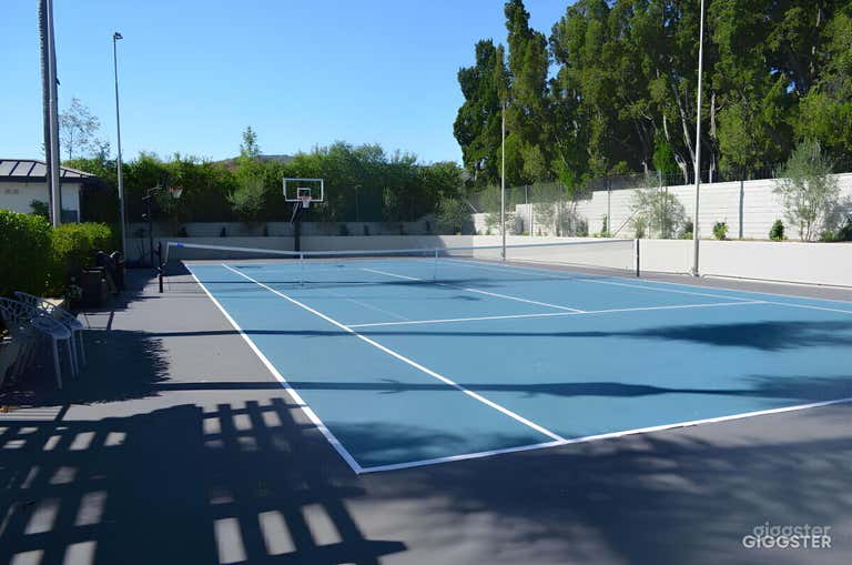  Pickelball/Tennis court paradise 