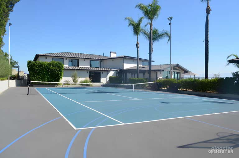  Pickelball/Tennis court paradise 