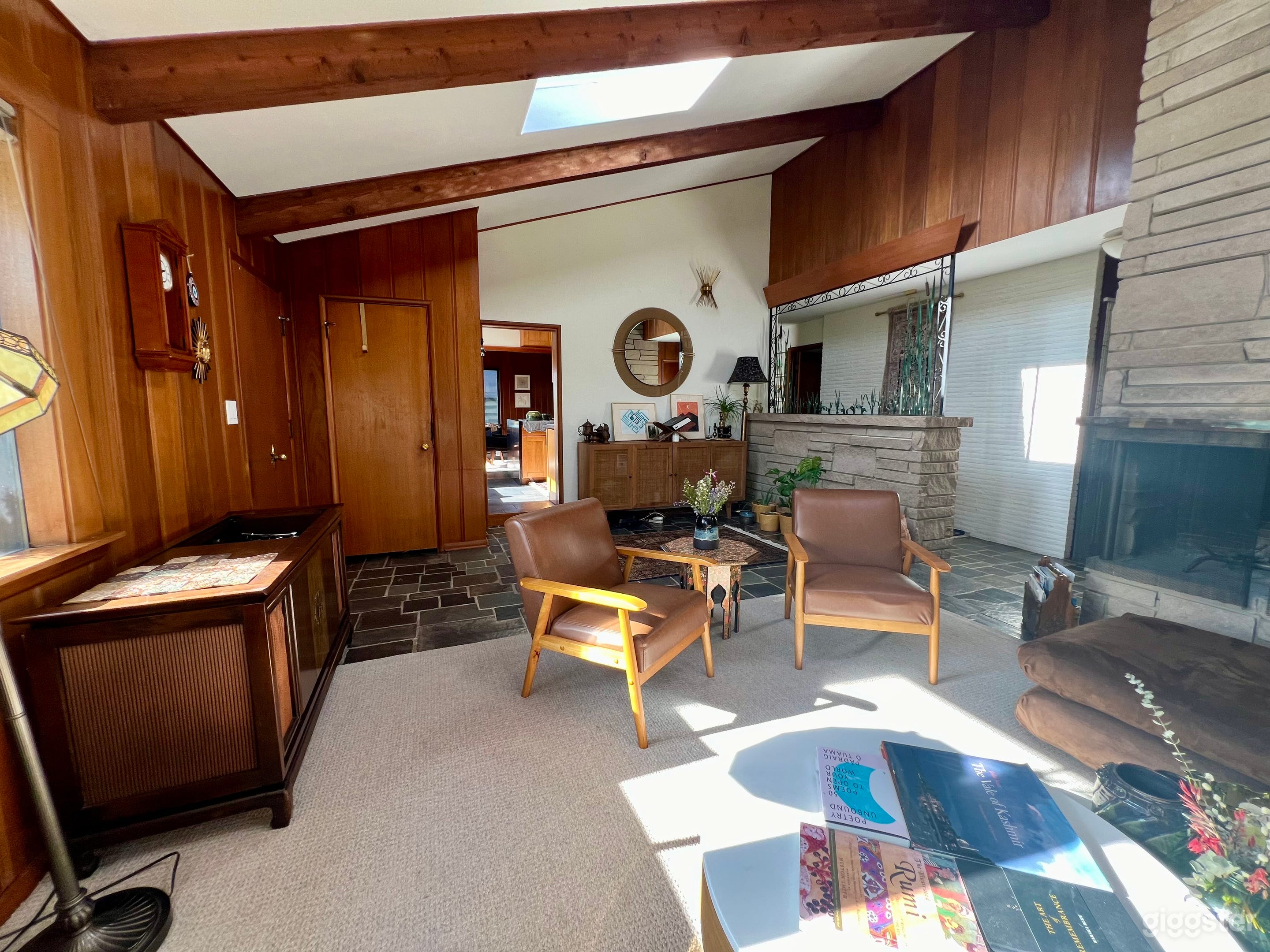 Mid Century Modern House in Seattle  Photo 3