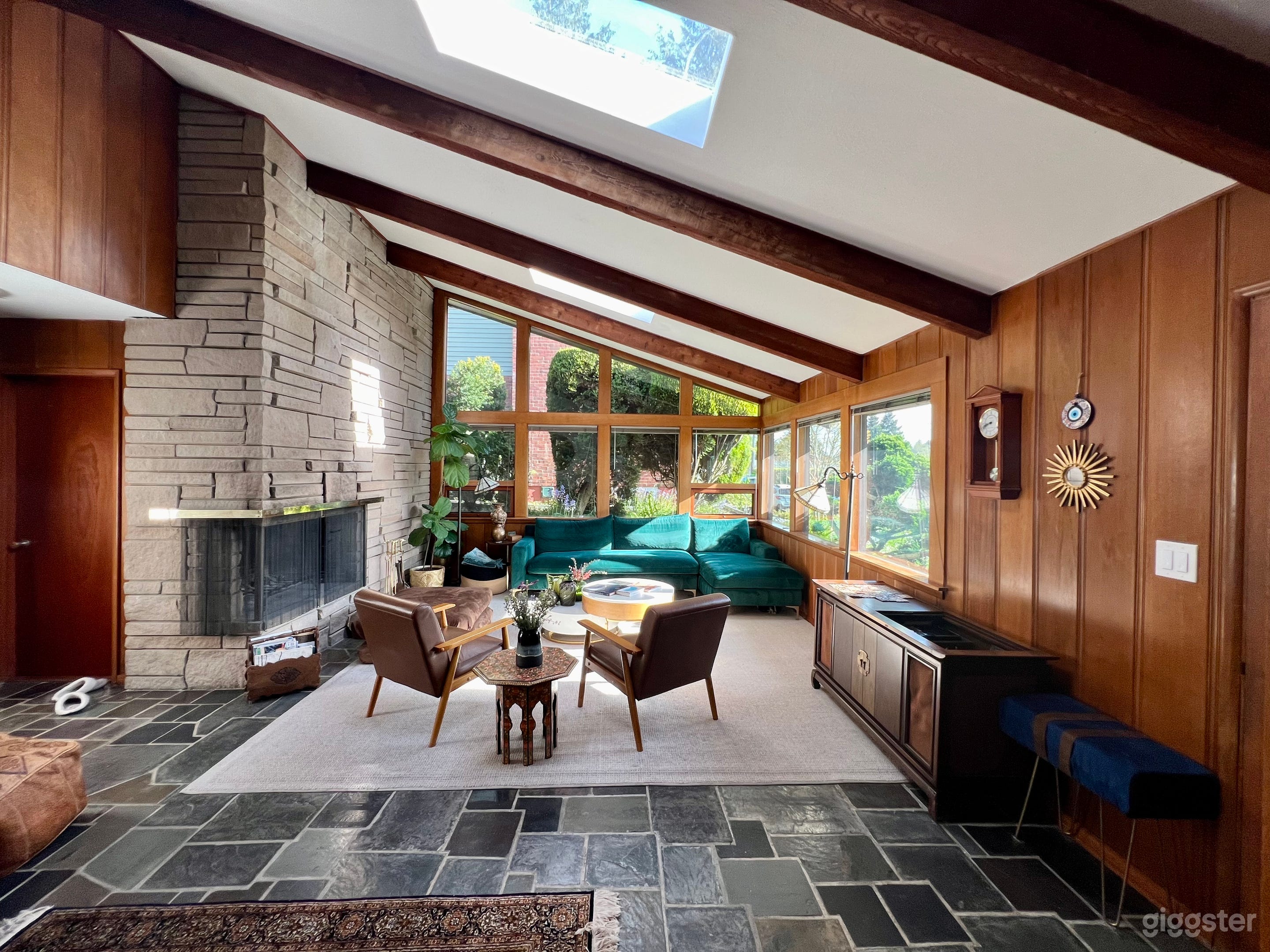 Mid Century Modern House in Seattle  Photo 1