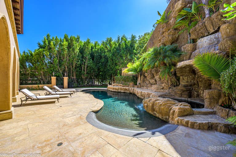  Backyard second floor (Main yard floor) 