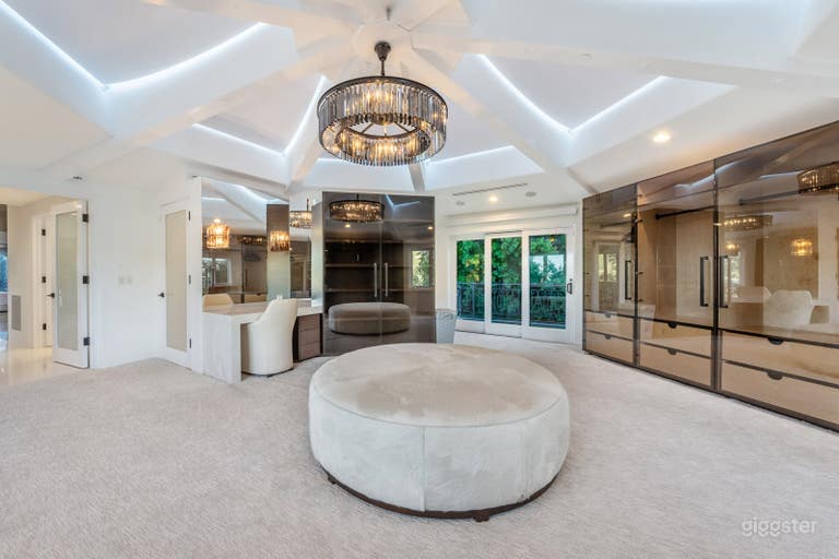  European-Style Estate w/ Sweeping City Views 