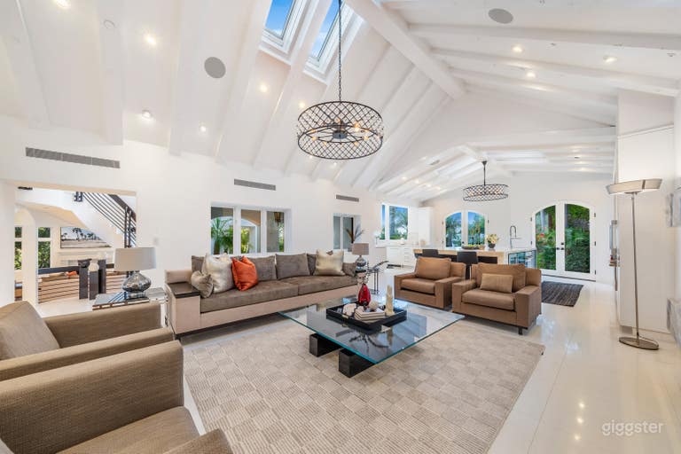  European-Style Estate w/ Sweeping City Views 