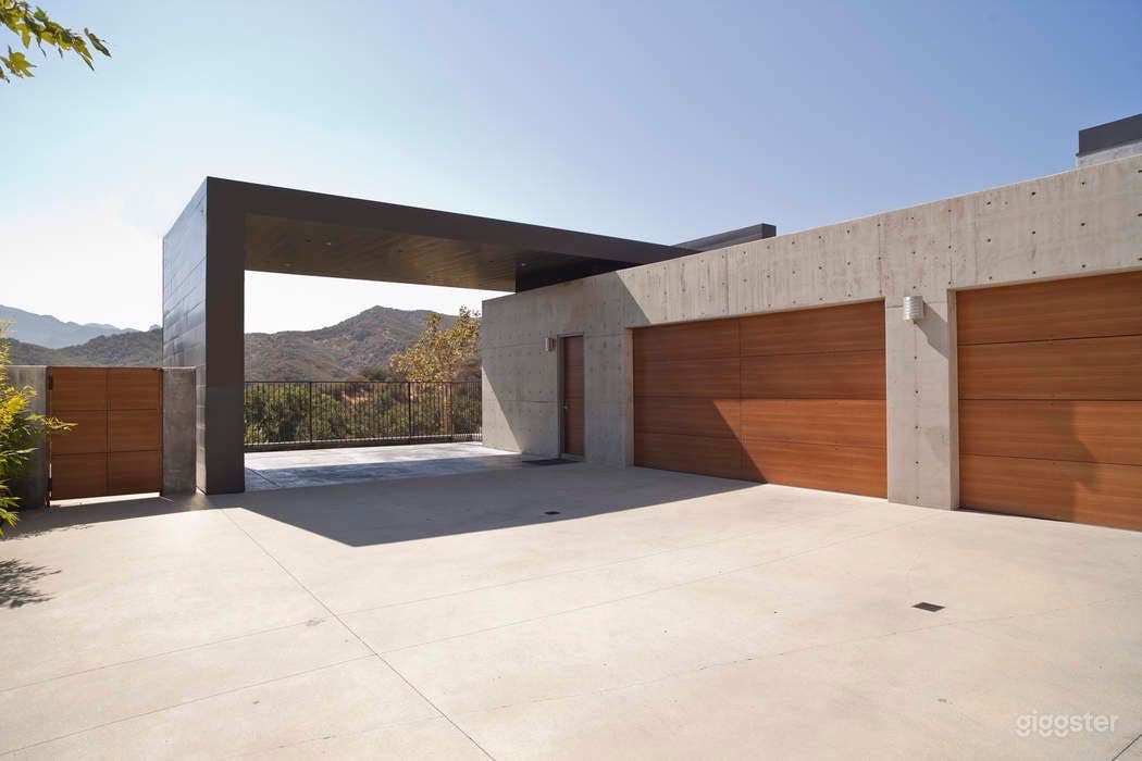Modern Canyon Beauty | Calabasas Photo 2
