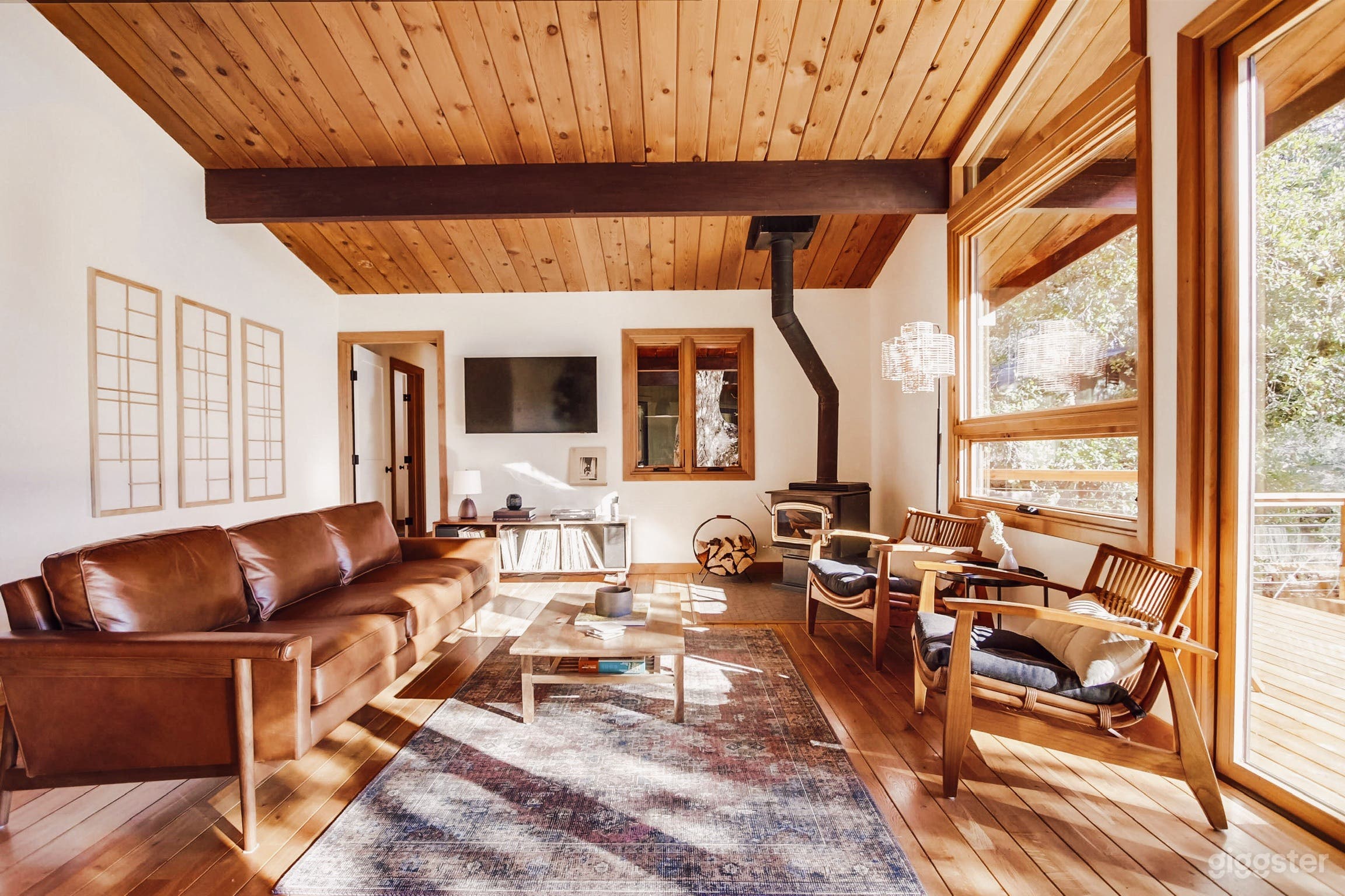 Modern Cabin with Jaw-Dropping Views + Hot Tub Disney track Photo 3