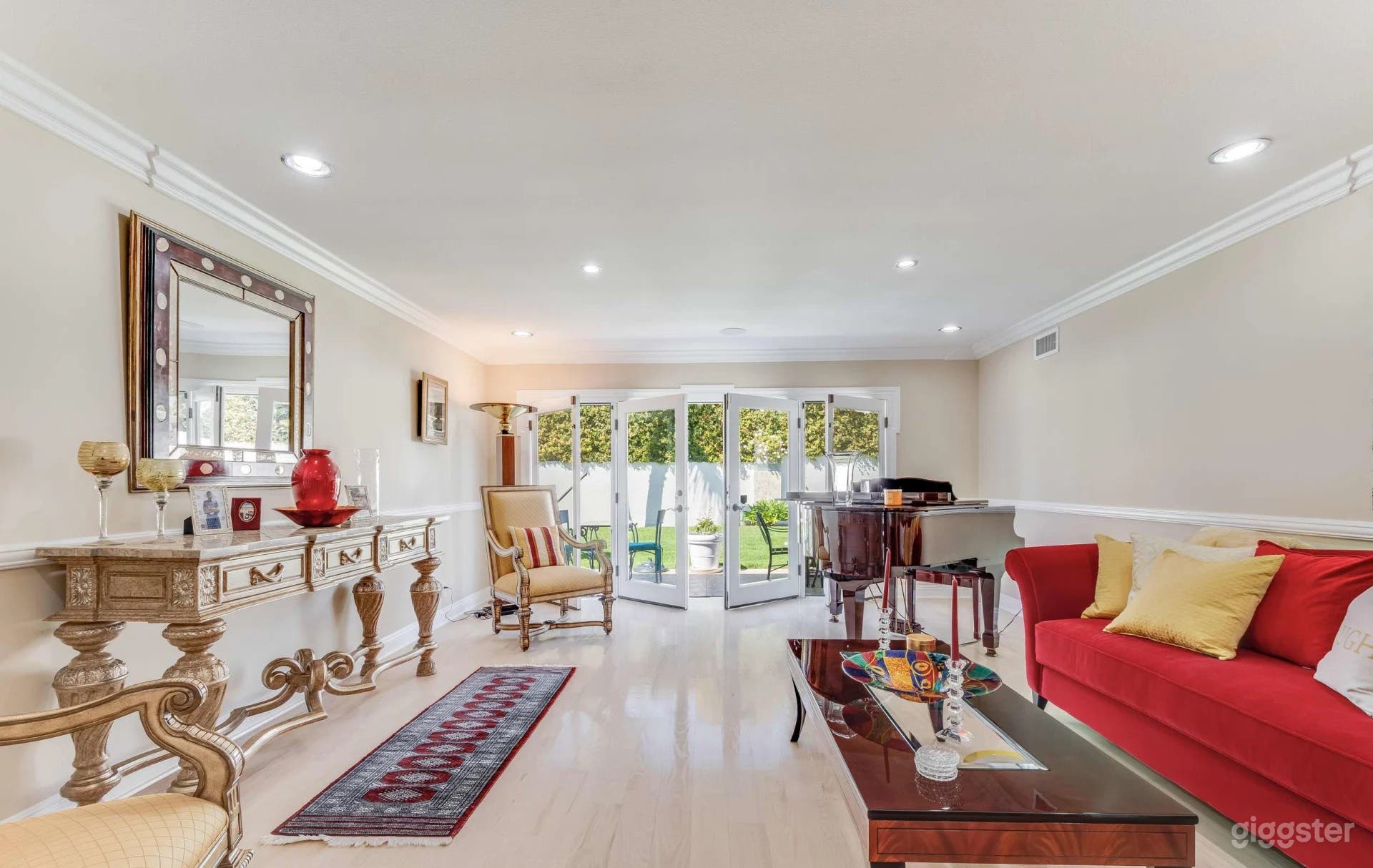 Bright and breezy Mid Century Modern Estate w/ Back yard Access Photo 1