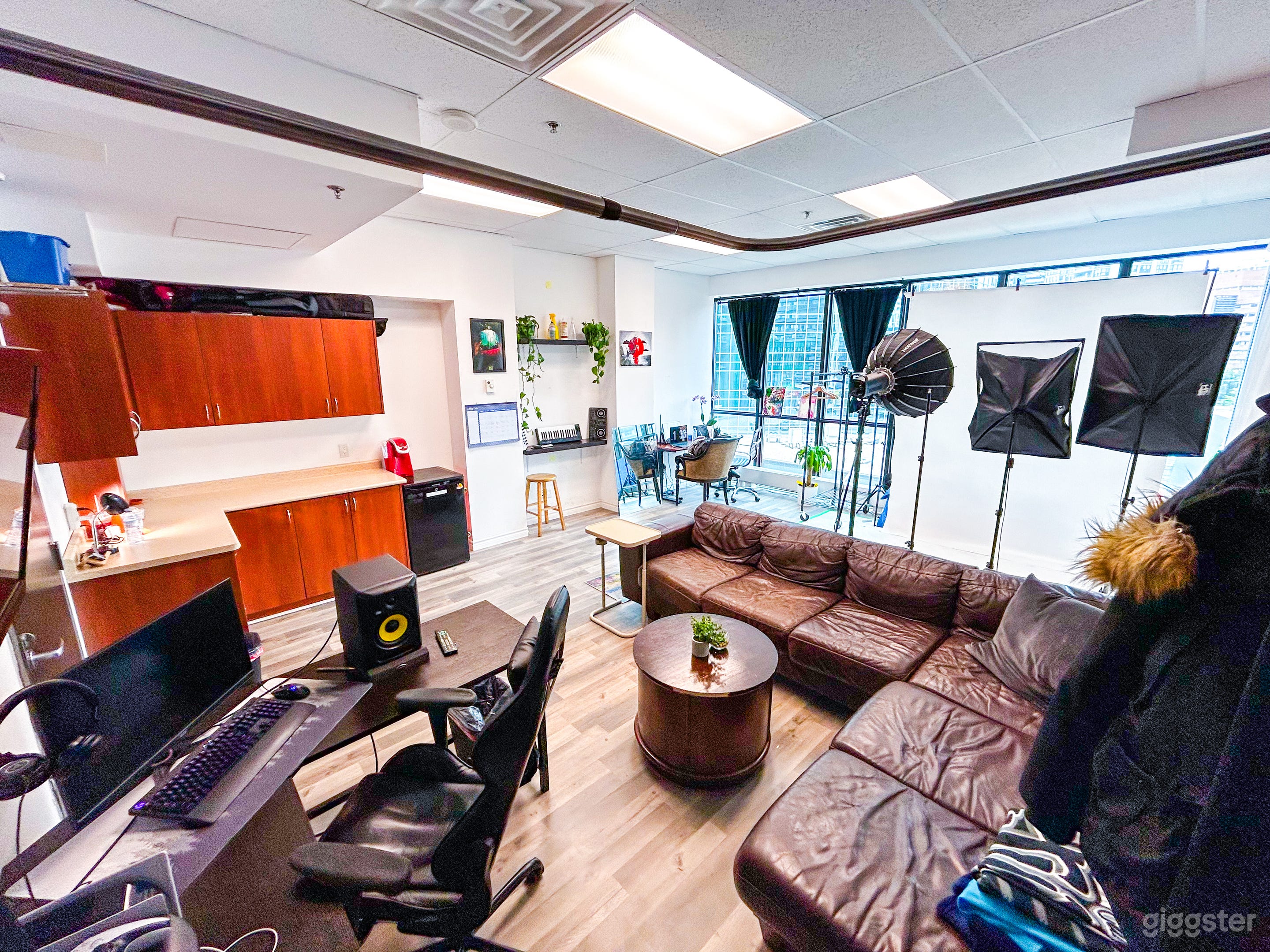 Creative Studio Space: Music &amp; Photography Photo 1