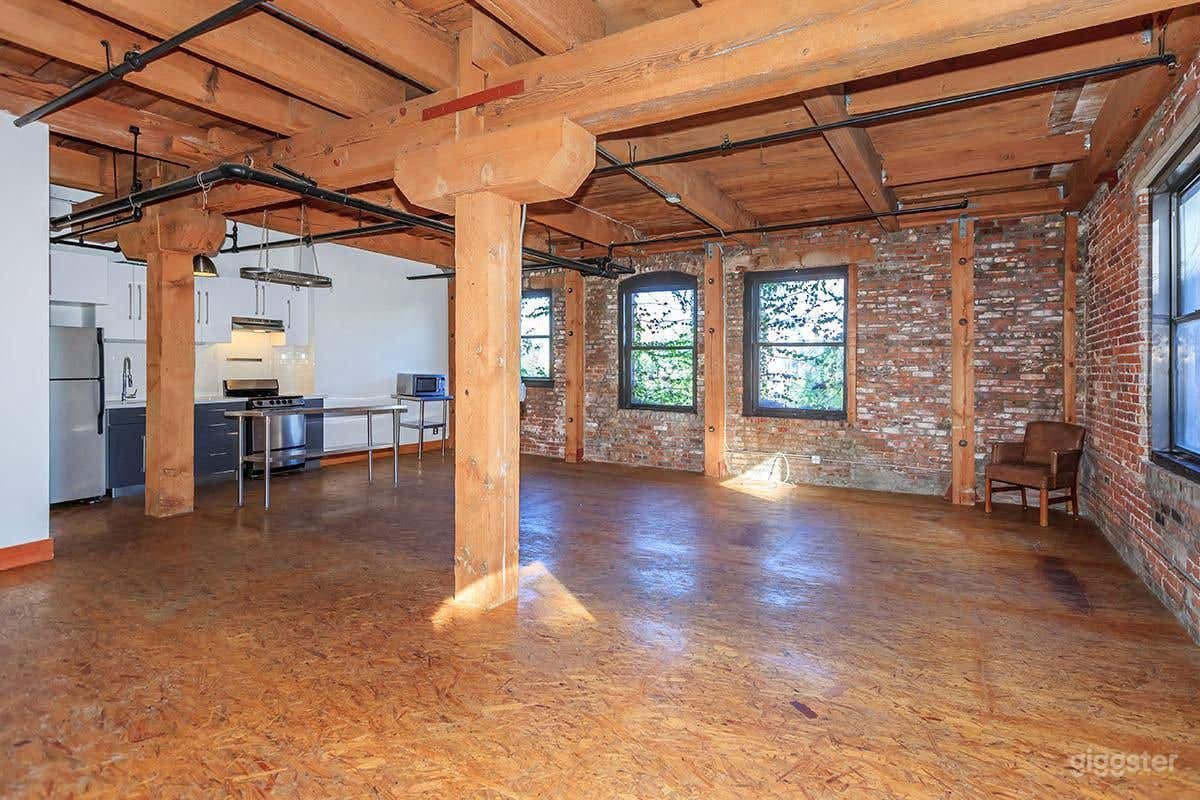 1220 SQFT Loft 200 Photo 3