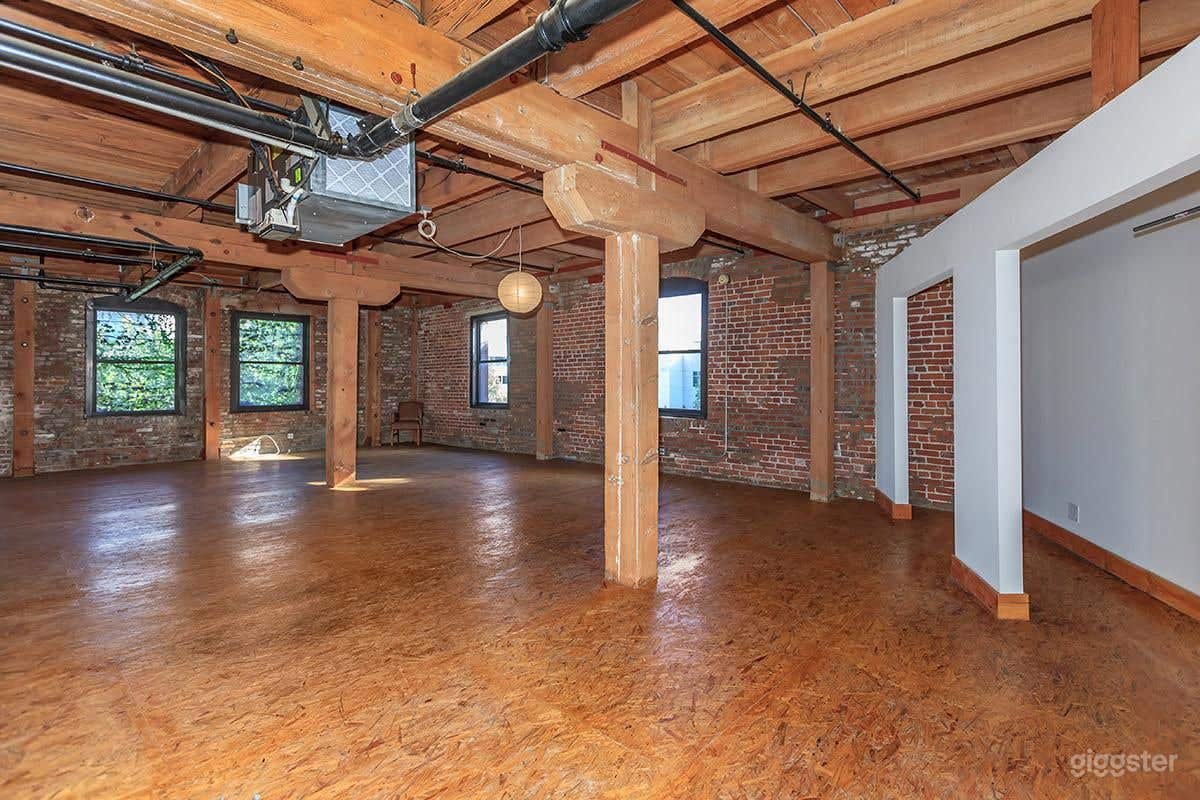 1220 SQFT Loft 200 Photo 1