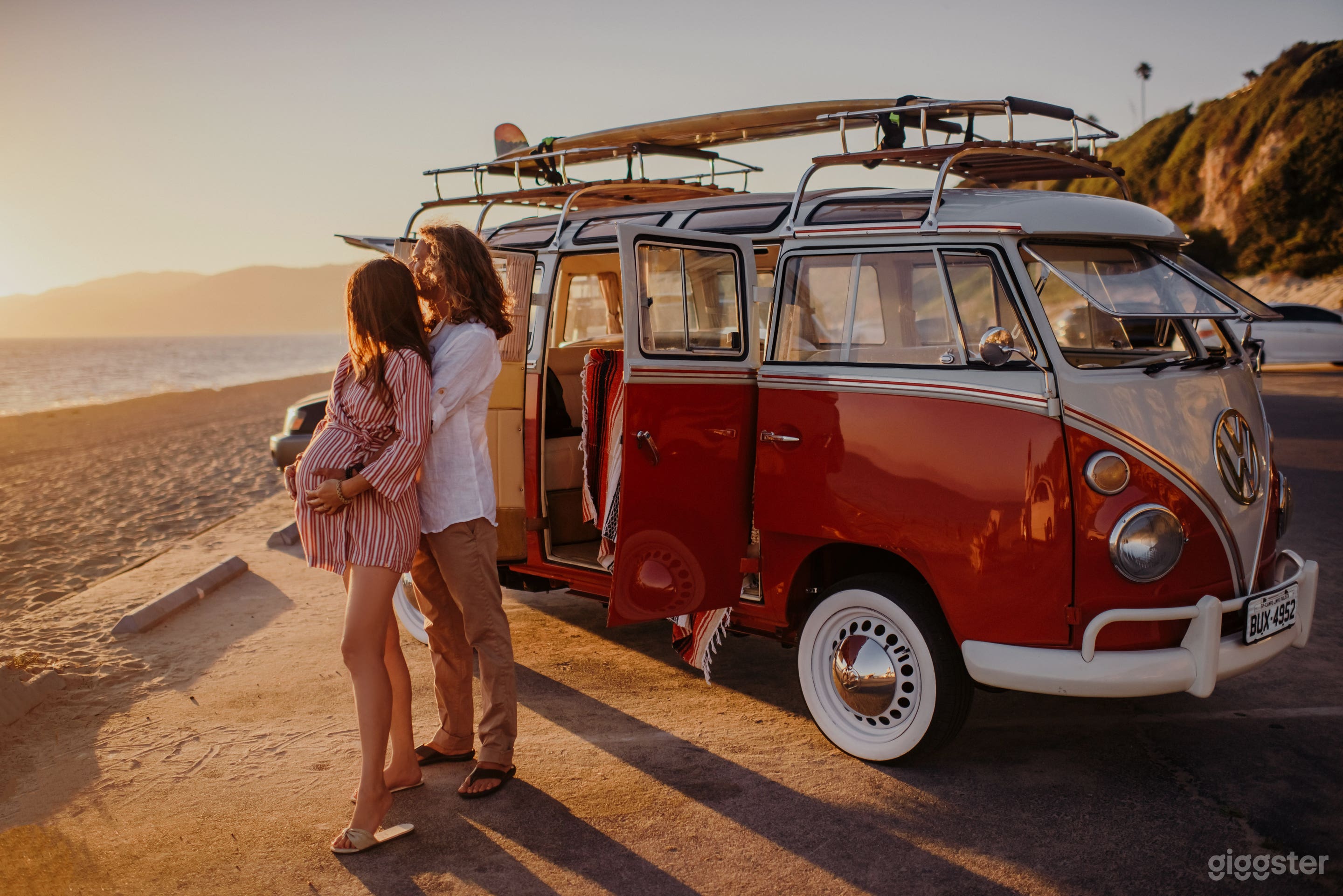 Vintage 1965 VW 23-Window Samba Bus Red color  Photo 1