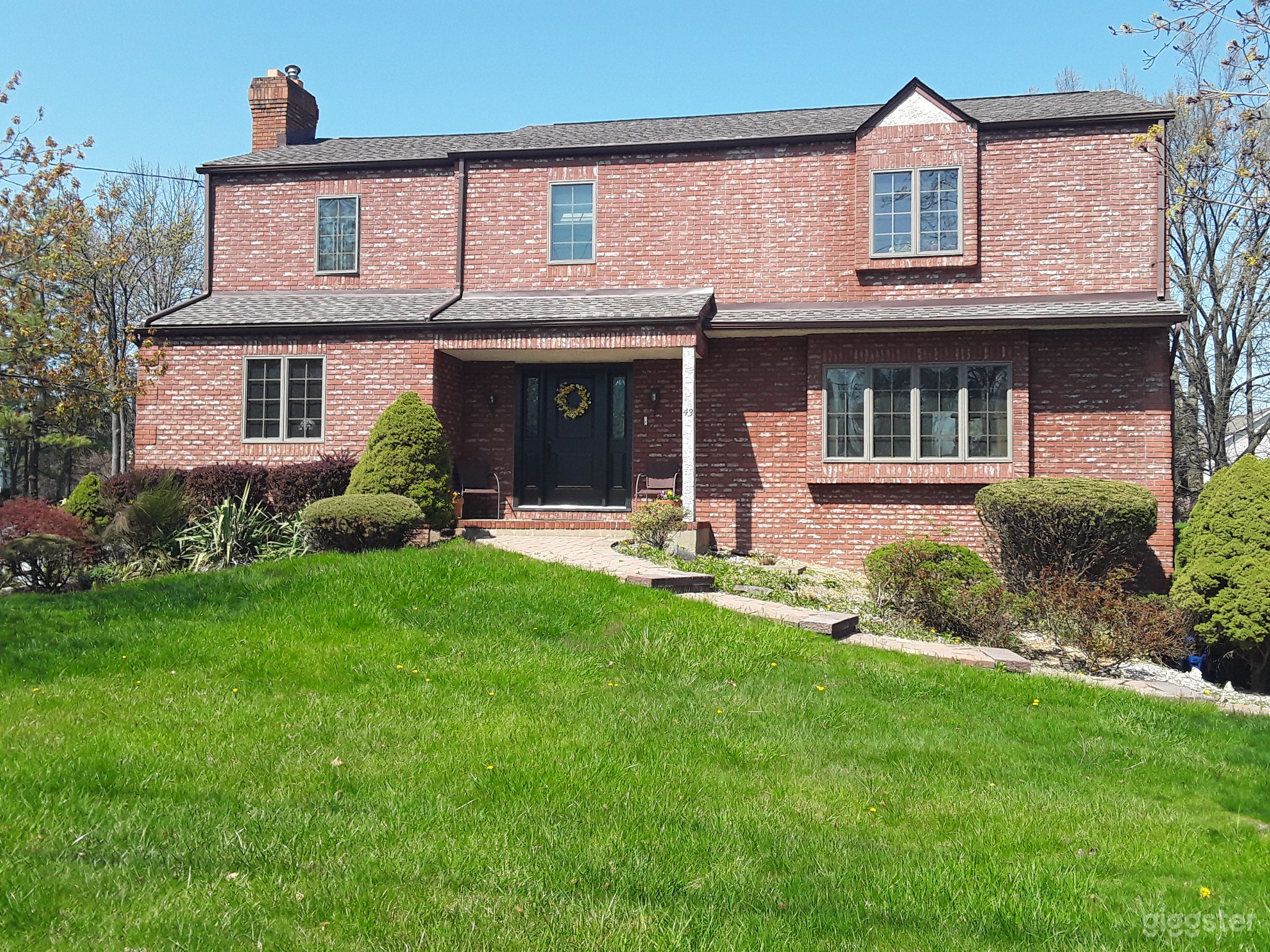 Charming Colonial with a Feel of Home! Photo 1