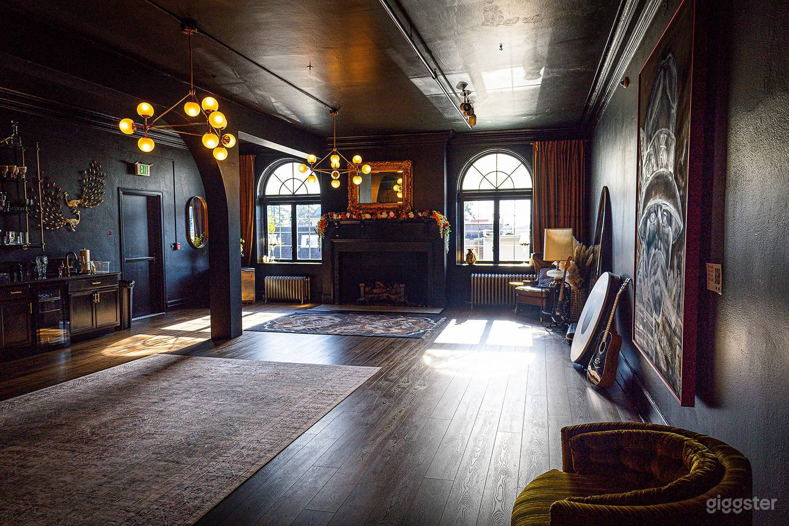 Vintage Green Room Photo 3