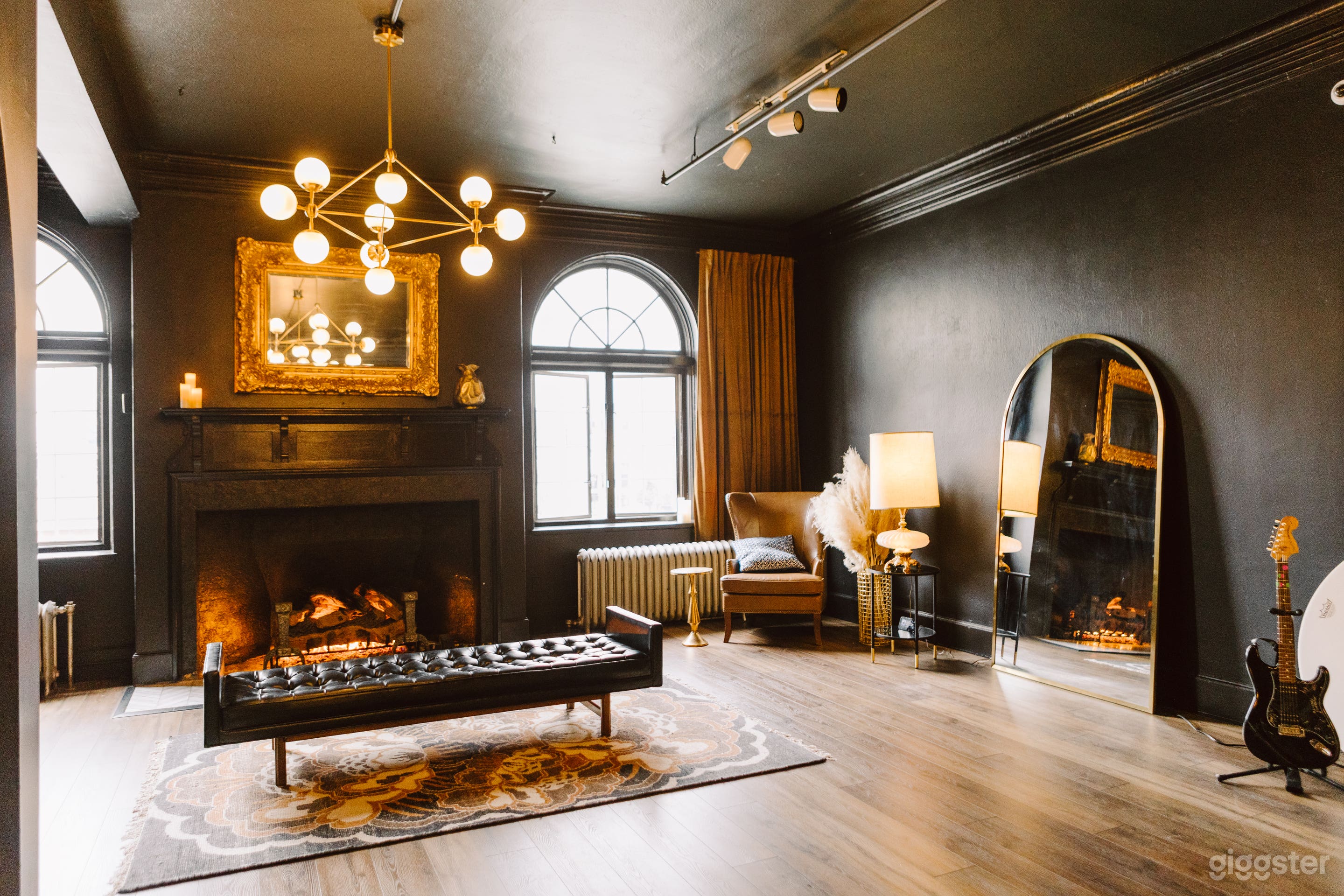 Vintage Green Room Photo 1