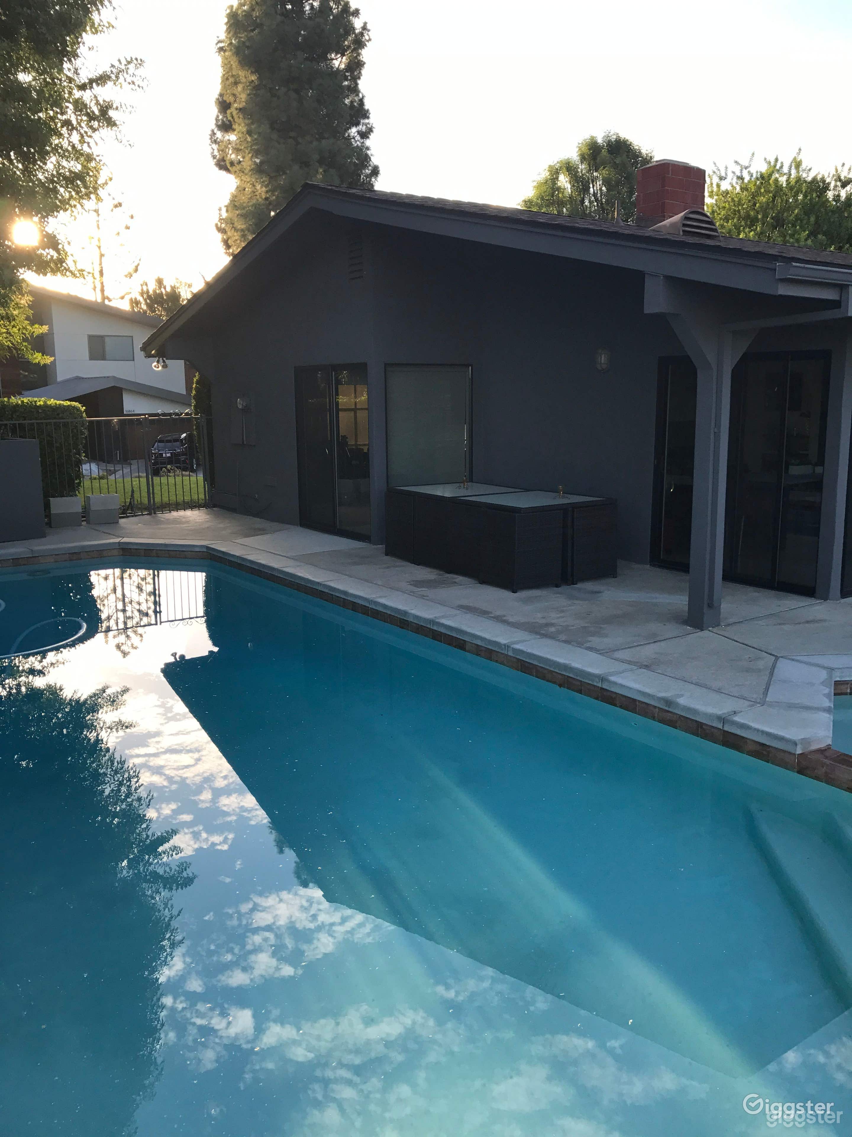 Relaxing Pool in a Contempory Home in Encino Hills Photo 2