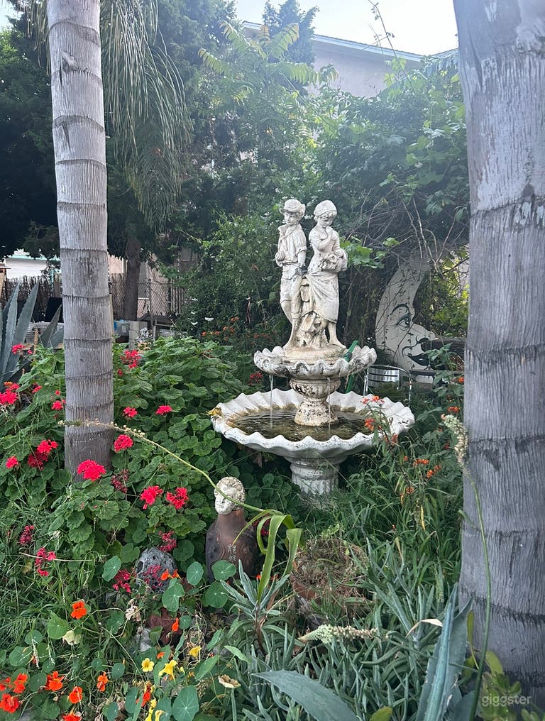  Historic Haunted Mansion Music Venue . 