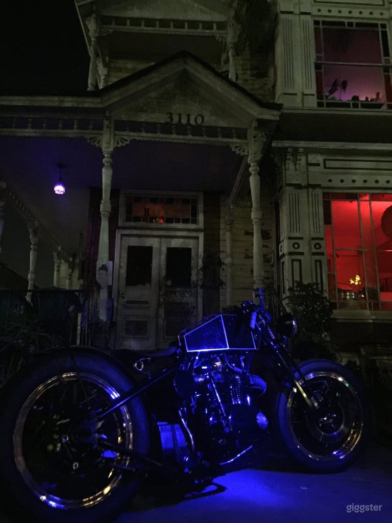  Historic Haunted Mansion Music Venue . 