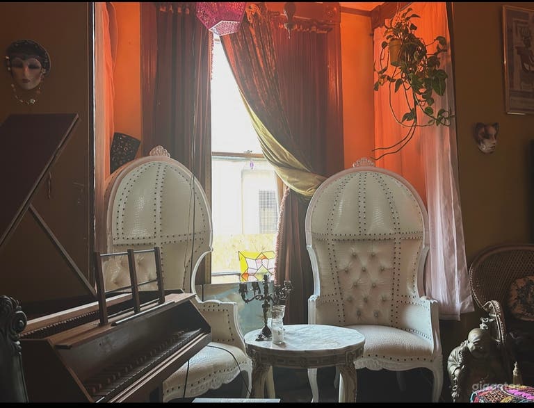  Historic Haunted Mansion Music Venue . 