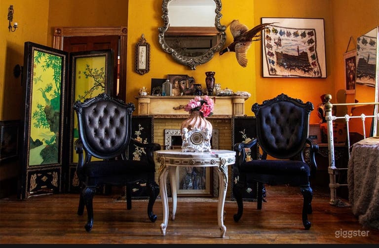  Historic Haunted Mansion Music Venue . 