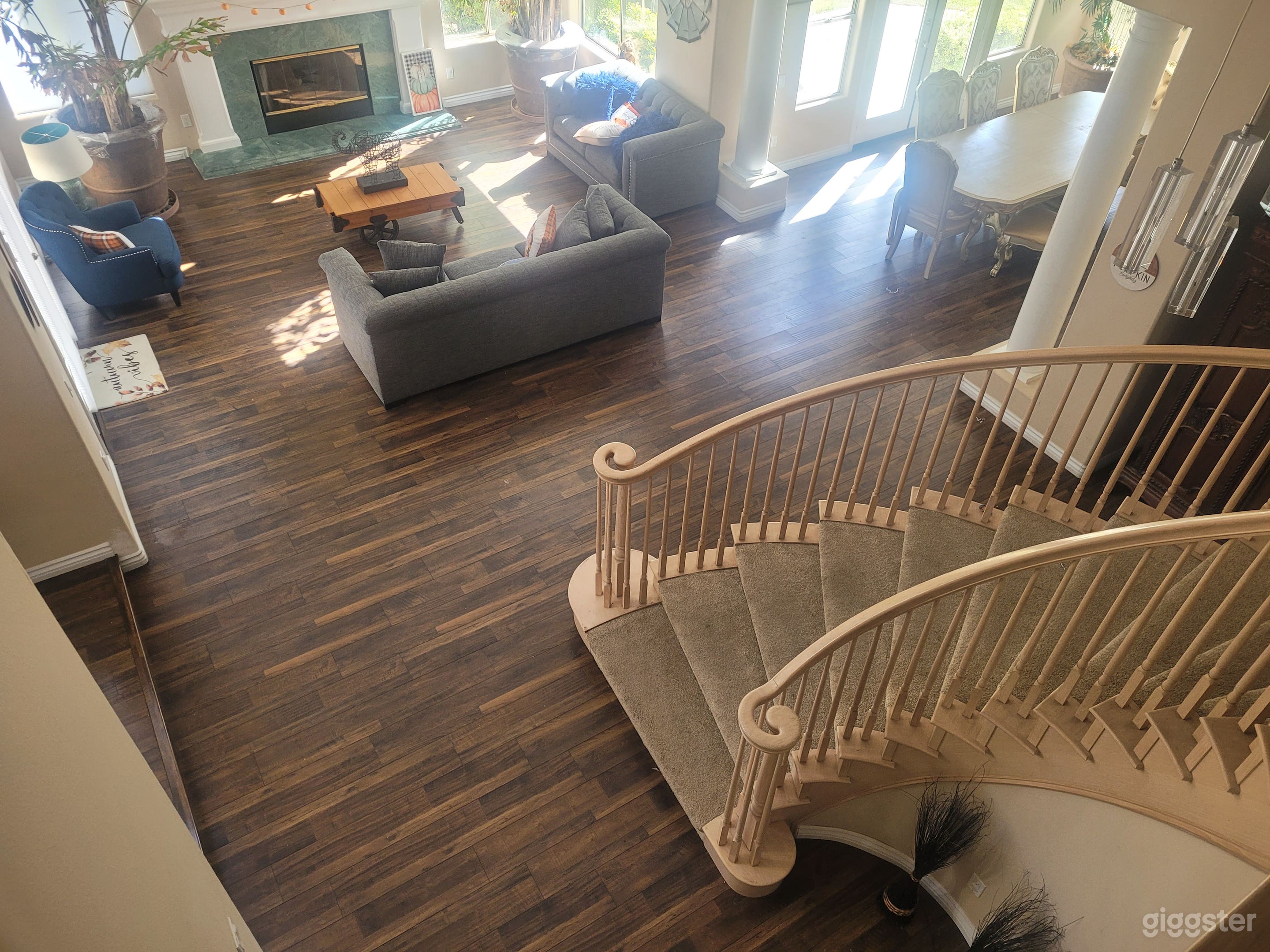 Modern, elegant home Photo 1