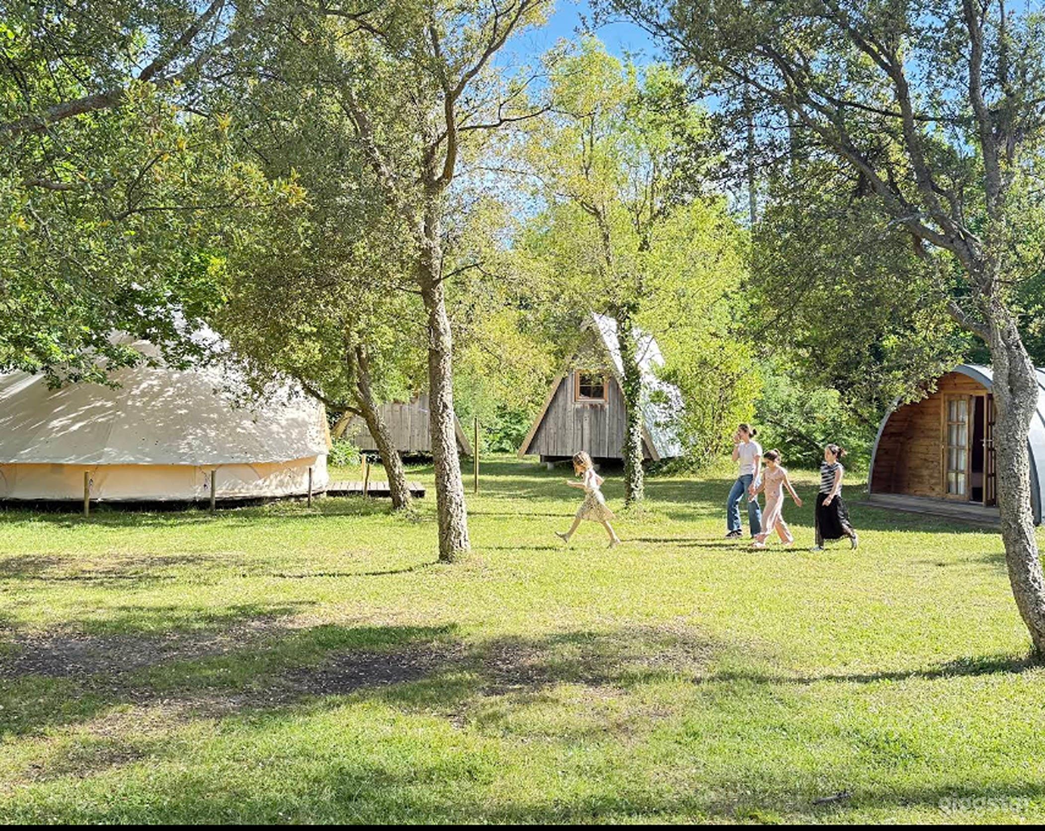 Photo de Terrain de jeu naturel extérieur vaste 4