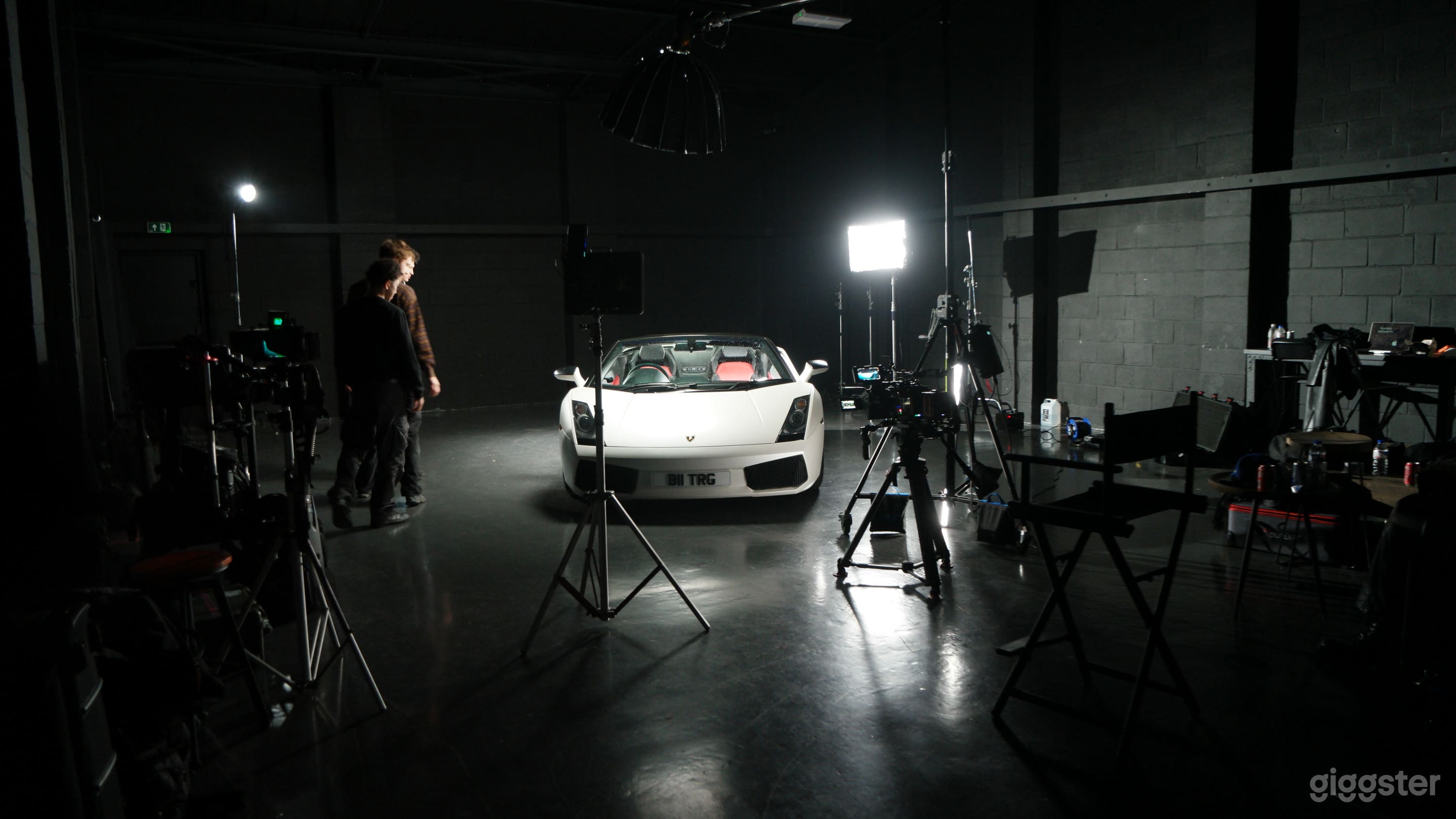 Blackout Studio/ High Ceiling/ Drive-In Access Photo 1