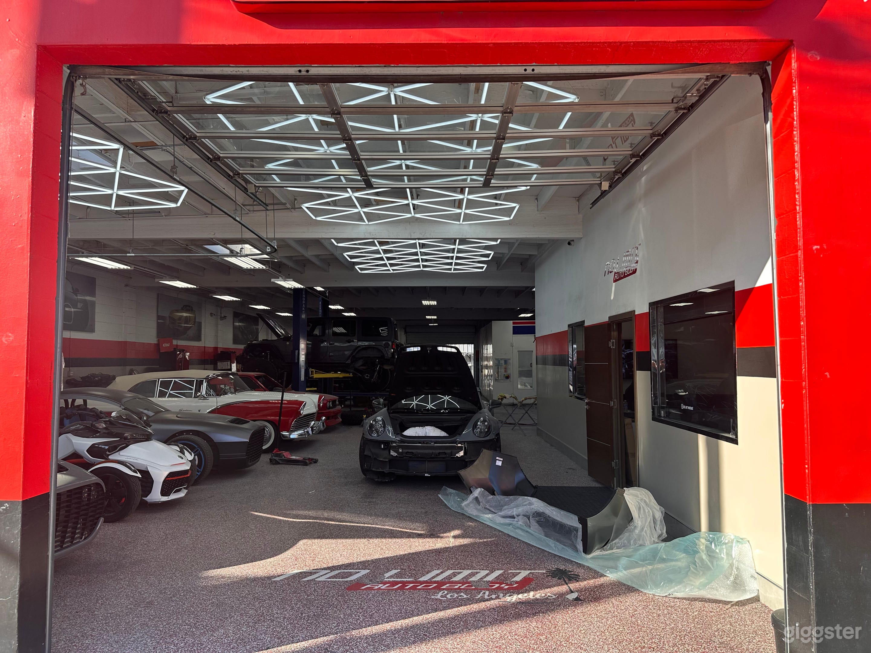 Prime Auto Body Shop for Film &amp; Commercial Shoots! Photo 3