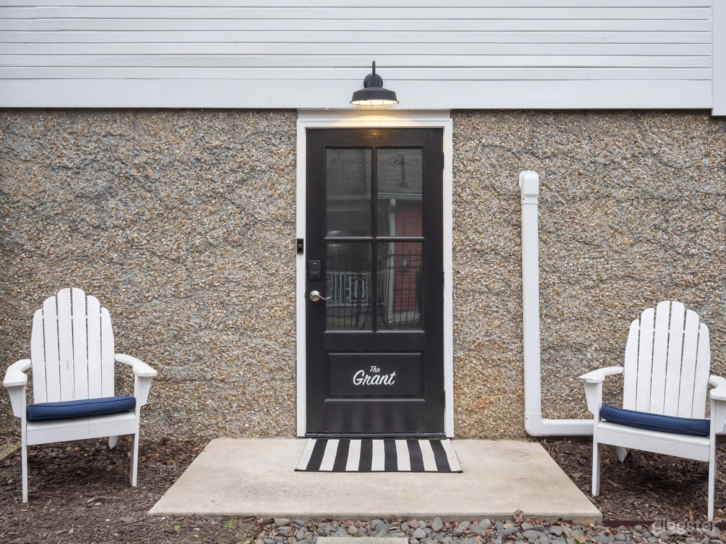 Grant | Designer, Renovated Rental Apartment Photo 4