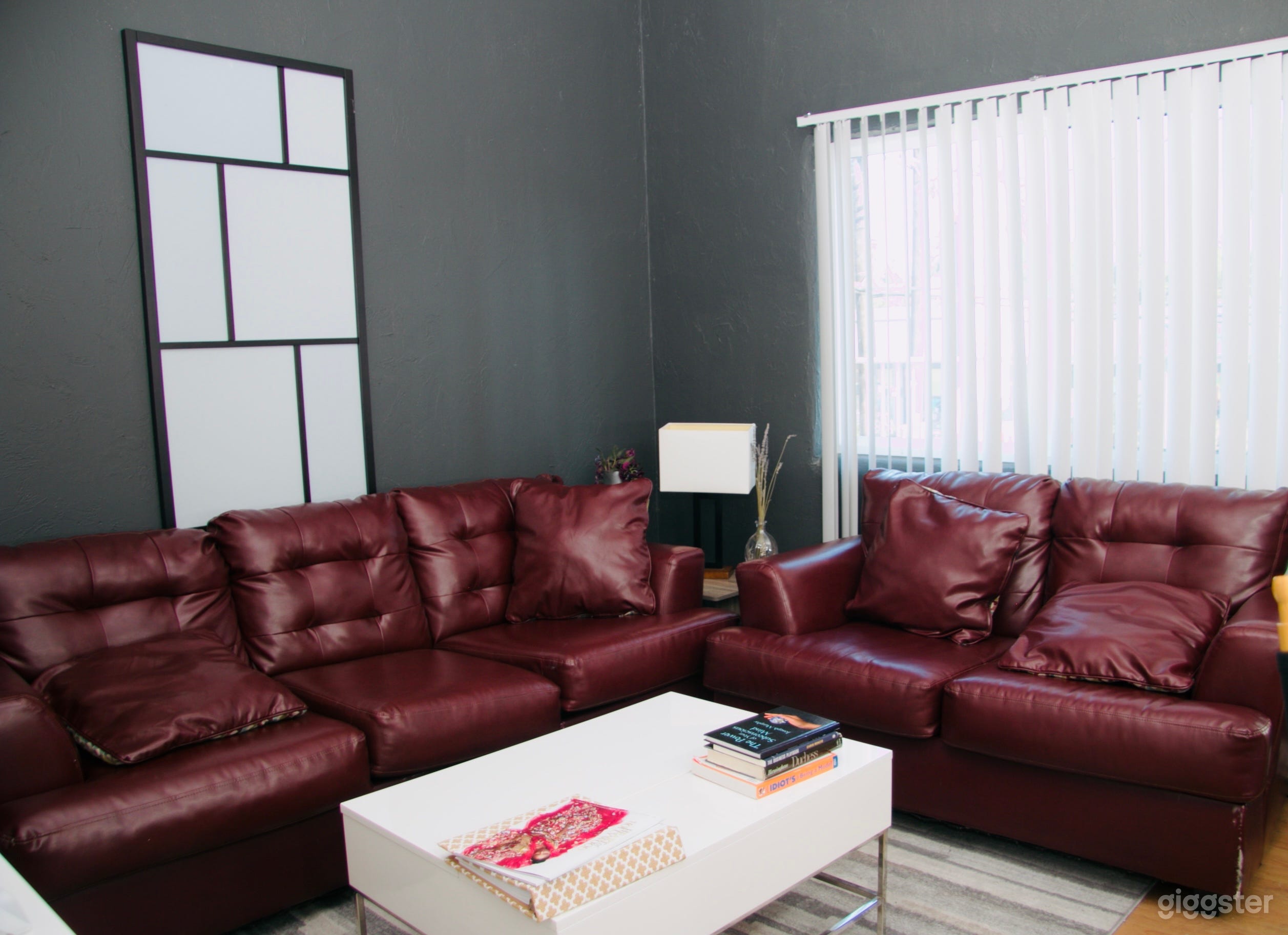 Green Screen Film/Photo/Podcast Studio Hollywood Photo 4