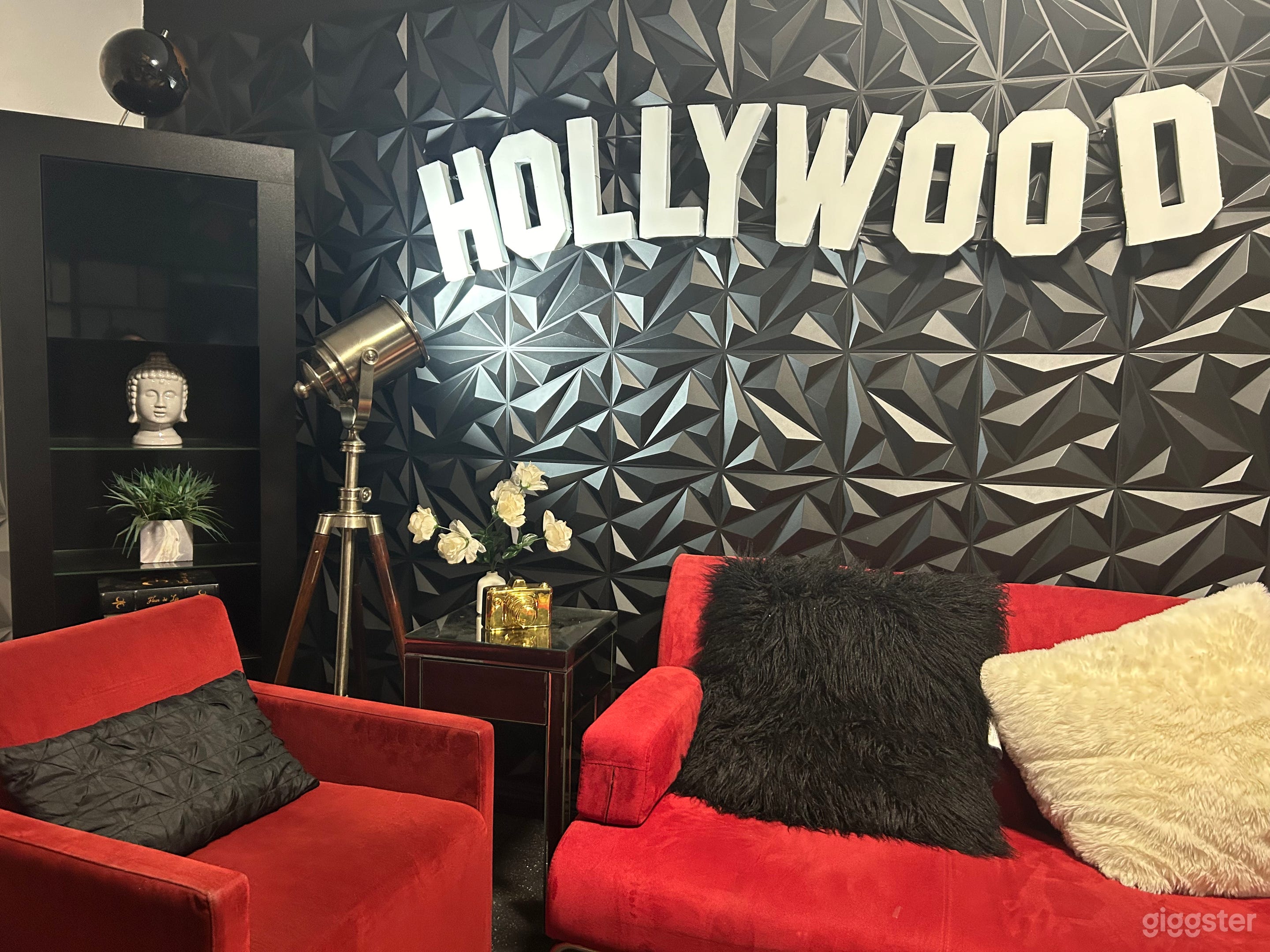 Green Screen Film/Photo/Podcast Studio Hollywood Photo 1