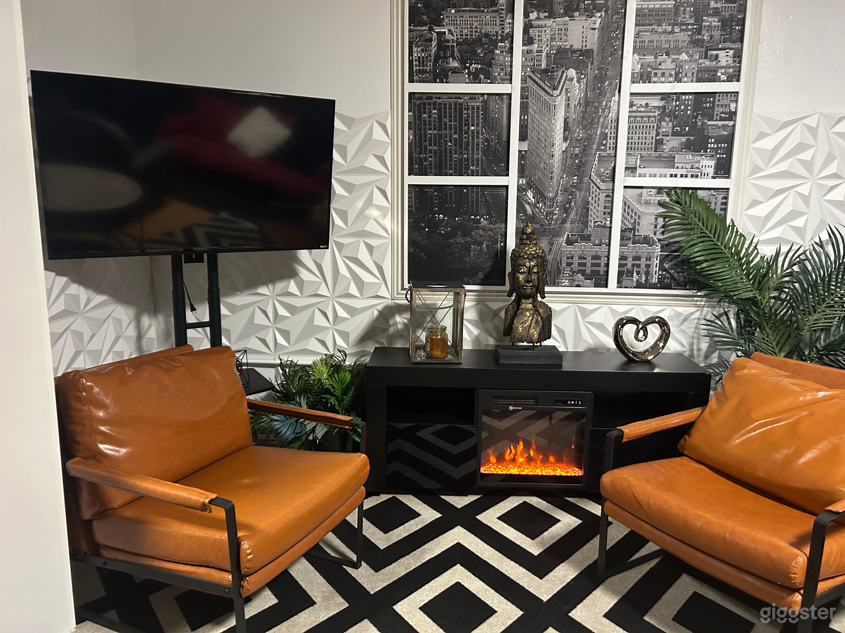 Green Screen Film/Photo/Podcast Studio Hollywood Photo 2