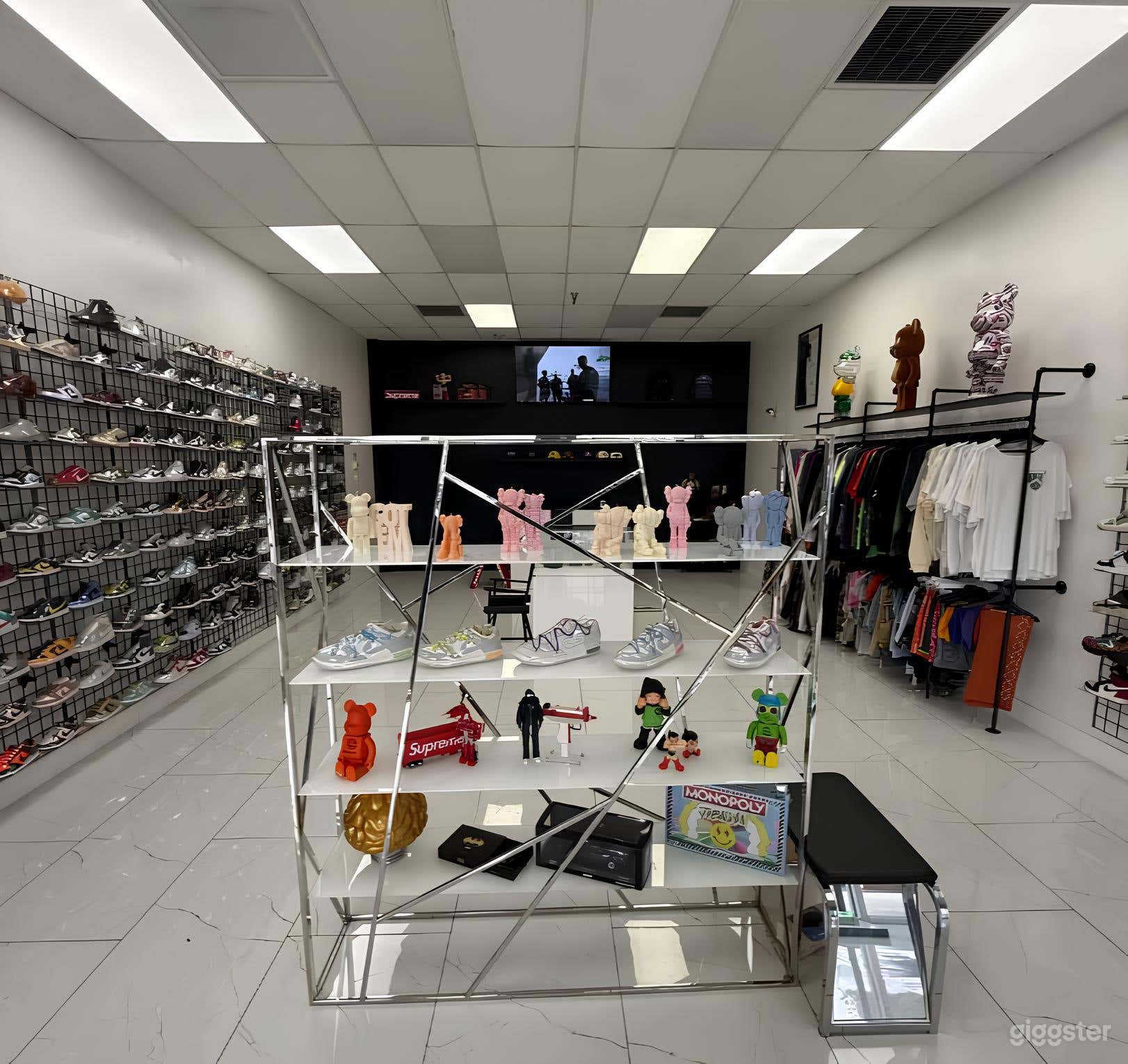 Modern Luxury Boutique Photo 3