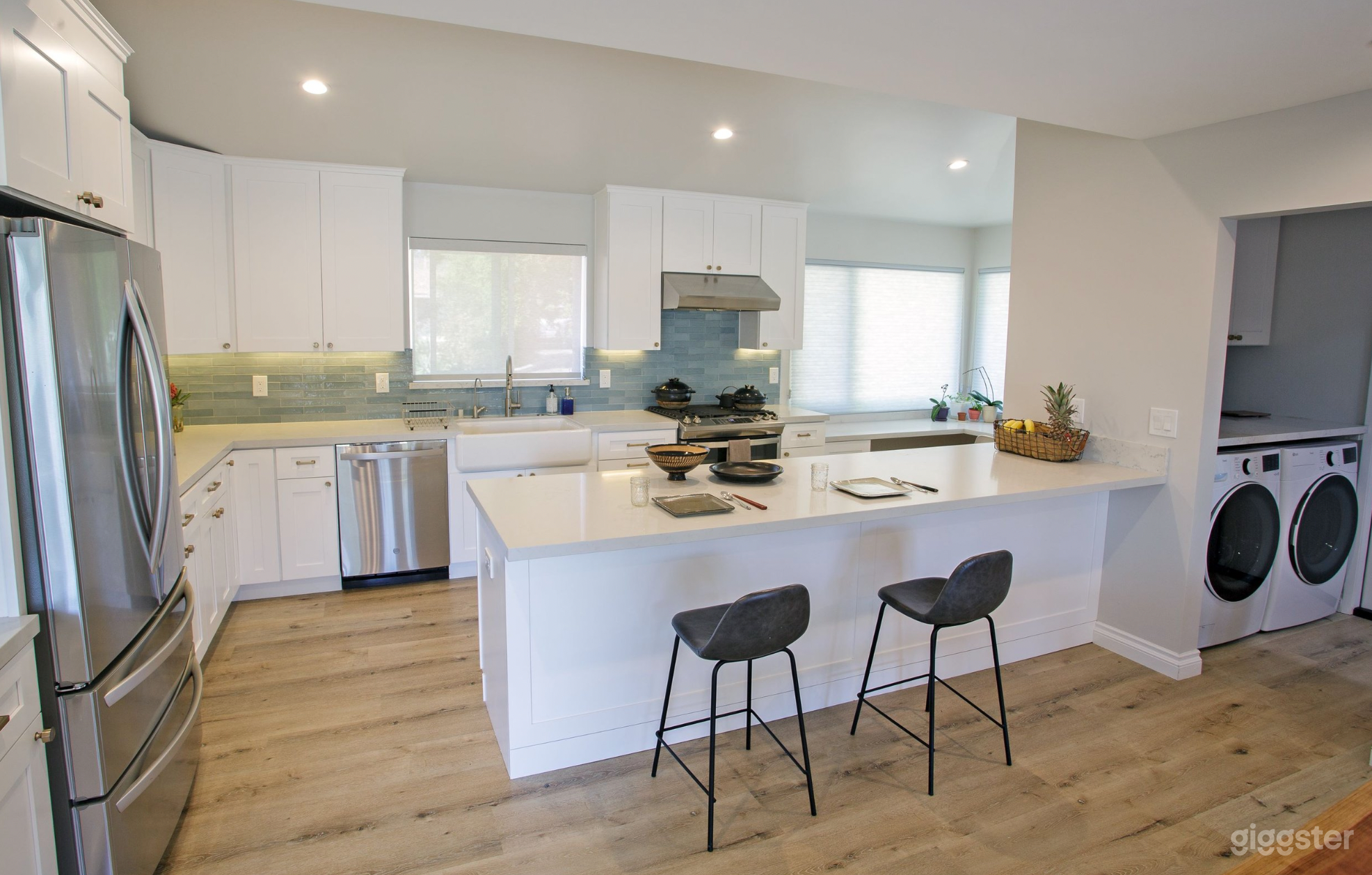 2023 Renovated mid-century ranch house by mountain Photo 4