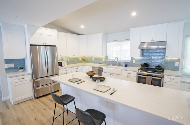  2023 Renovated mid-century ranch house by mountain 