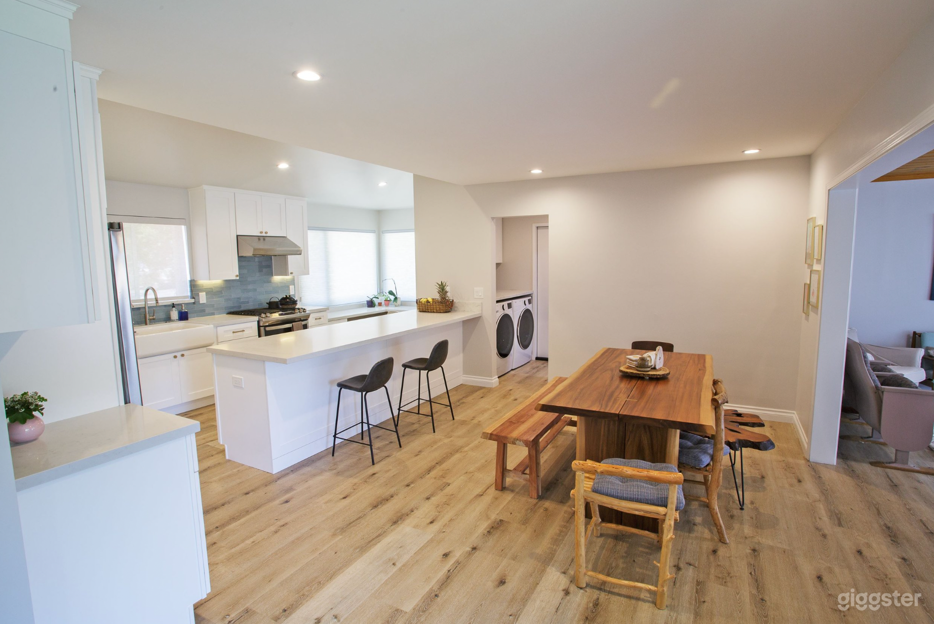 2023 Renovated mid-century ranch house by mountain Photo 2