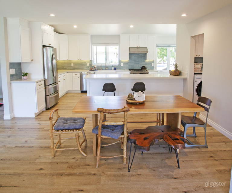  2023 Renovated mid-century ranch house by mountain 