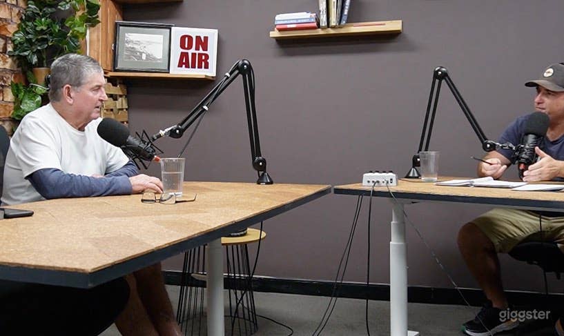 Premium Studio Photo 2