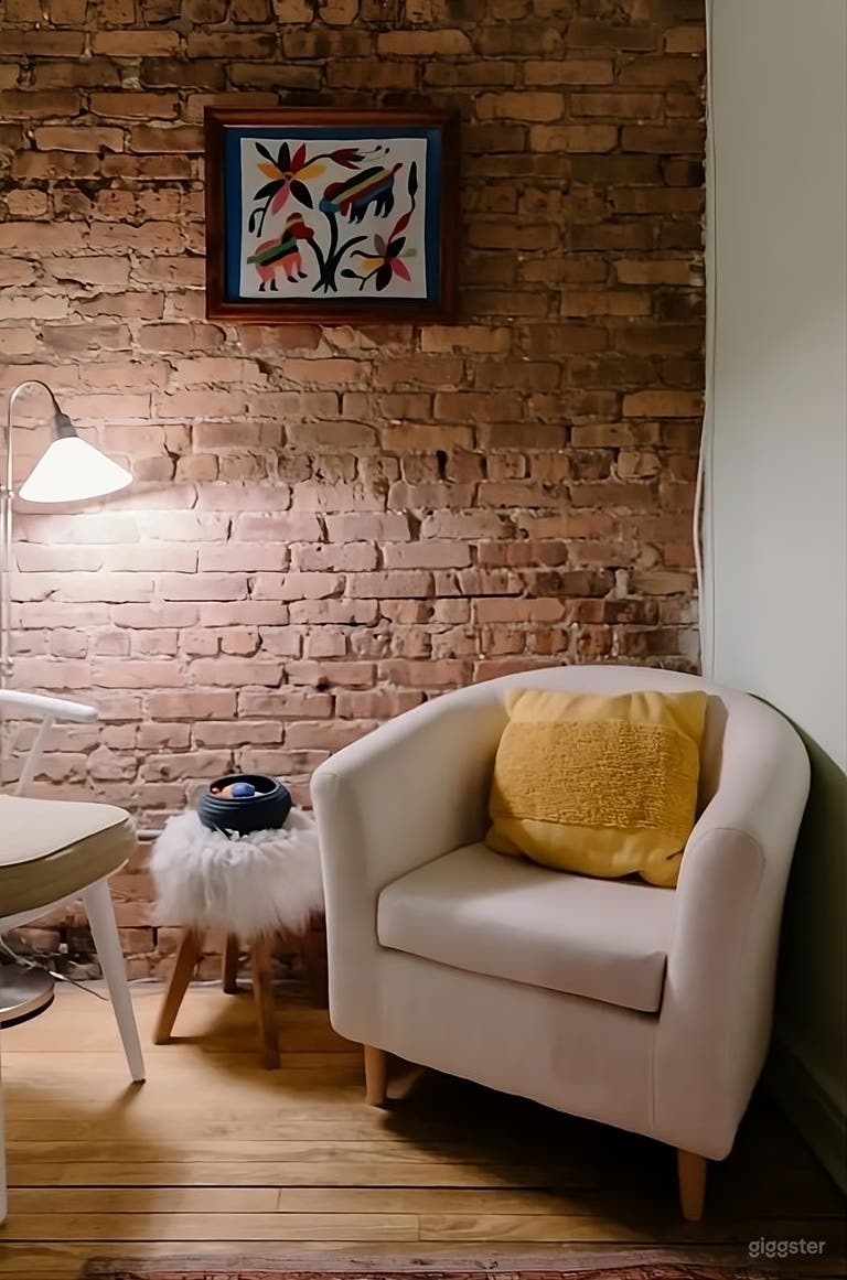  Beautifully Furnished Spacious, Sunny Therapist's Office 