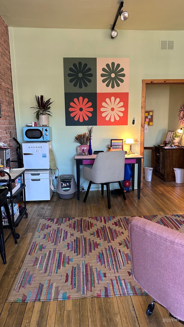  Beautifully Furnished Spacious, Sunny Therapist's Office 