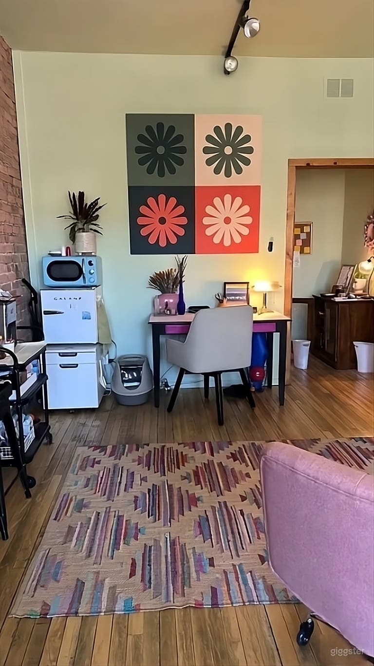  Beautifully Furnished Spacious, Sunny Therapist's Office 