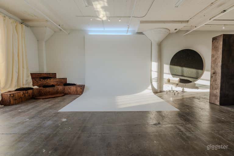  Photo Studio Natural Light, AC, Cyc Wall , FREE Lighting Eq. 