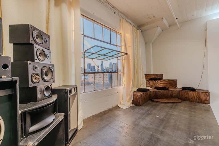  Photo Studio Natural Light, AC, Cyc Wall , FREE Lighting Eq. 