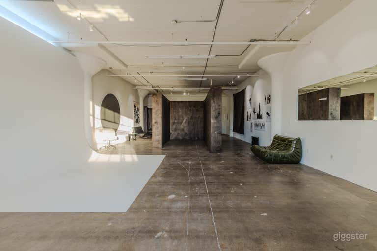  Photo Studio Natural Light, AC, Cyc Wall , FREE Lighting Eq. 