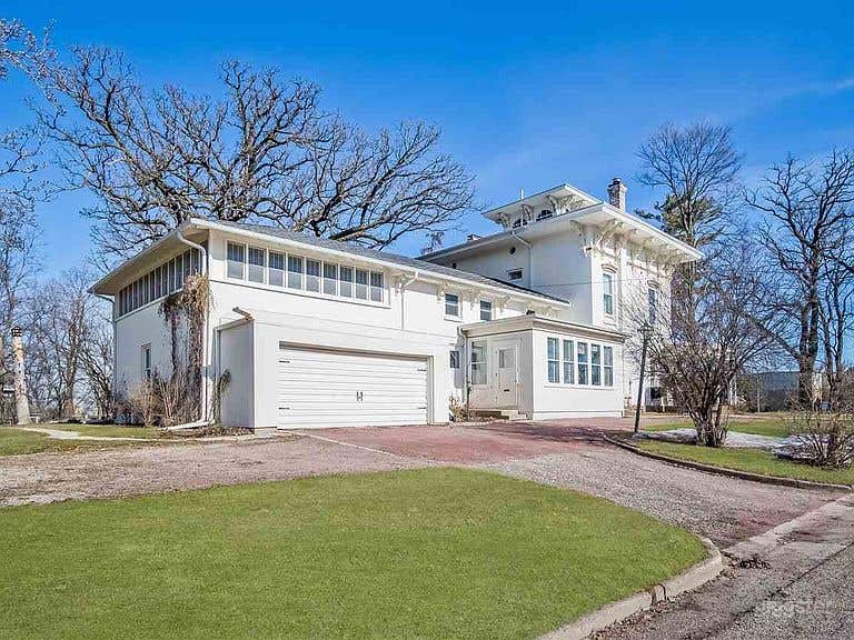 Romantic Italianate 1854 Governor's Mansion &amp; Barn Photo 2