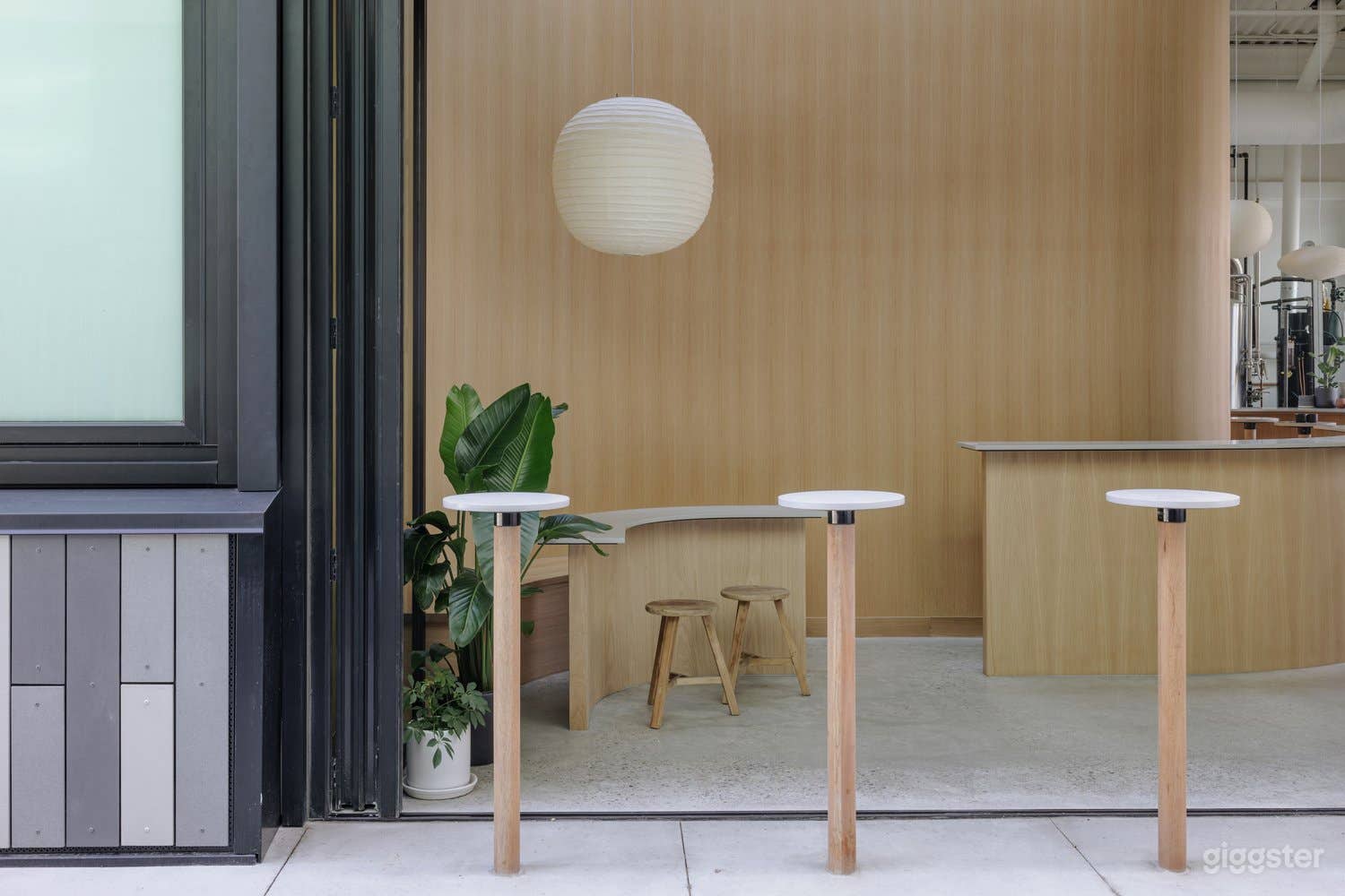 Japanese | Scandinavian Minimal Bar Space Photo 3